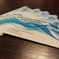 Zniszczona i nieczytelna karta wędkarska PZW Poznań. Czy grozi za to mandat?