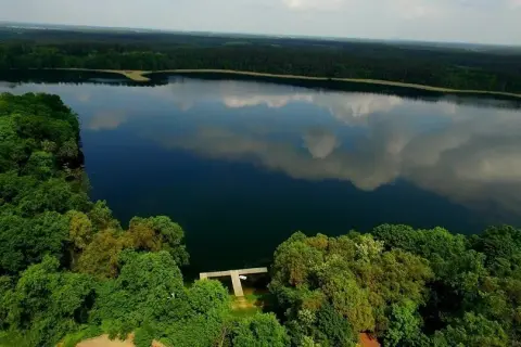 Chycina - ukryta wieś w Polsce z pięknym jeziorem i historią