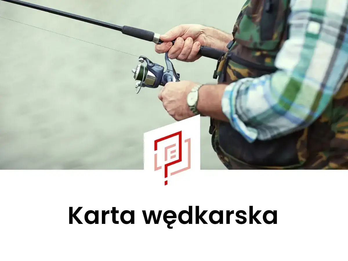Wędkarz trzymający wędkę, obok logo i napis